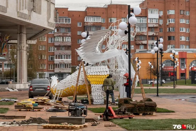 В Ярославле с площади Юности убирают фигуру дракона